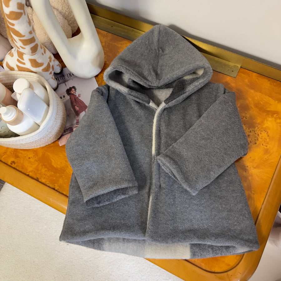 Cappotto REVERSIBILE a quadri sfumati latte e carbone - morbidezza unica
