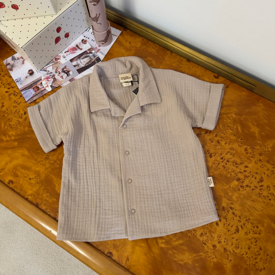 Camicia in Mussola di Cotone Organico Warm Sand – Versatile e Chic