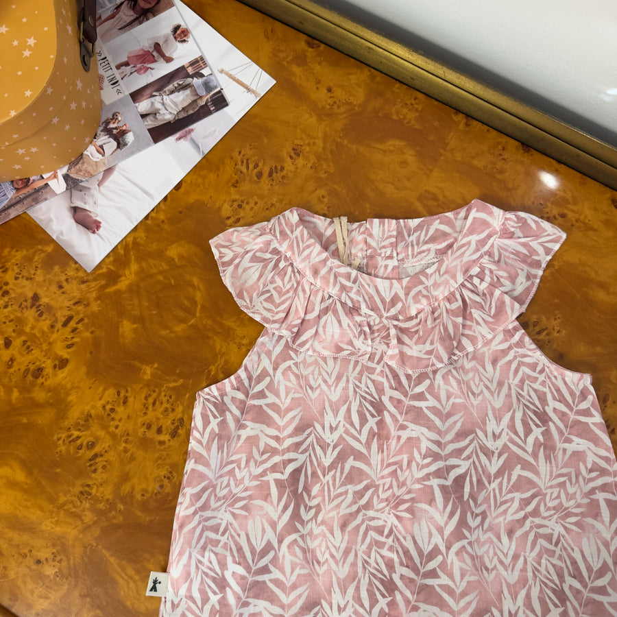 Blusa rosa antico con fantasia a foglie e colletto particolare – versatile e facile da abbinare