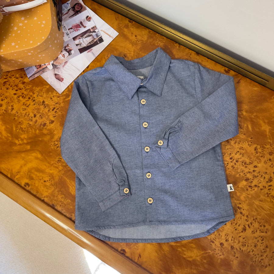 Camicia in chambray di denim con bottoncini in legno