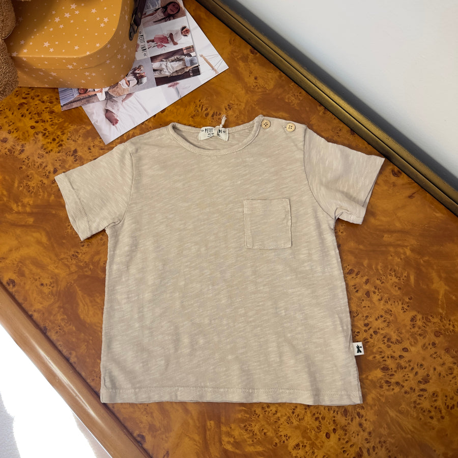 T-shirt in cotone organico nocciola morbidissimo con taschina – comoda e versatile