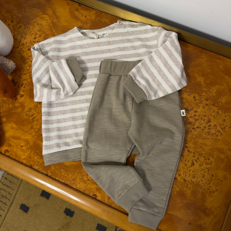 Completo felpa a righe e pantalone