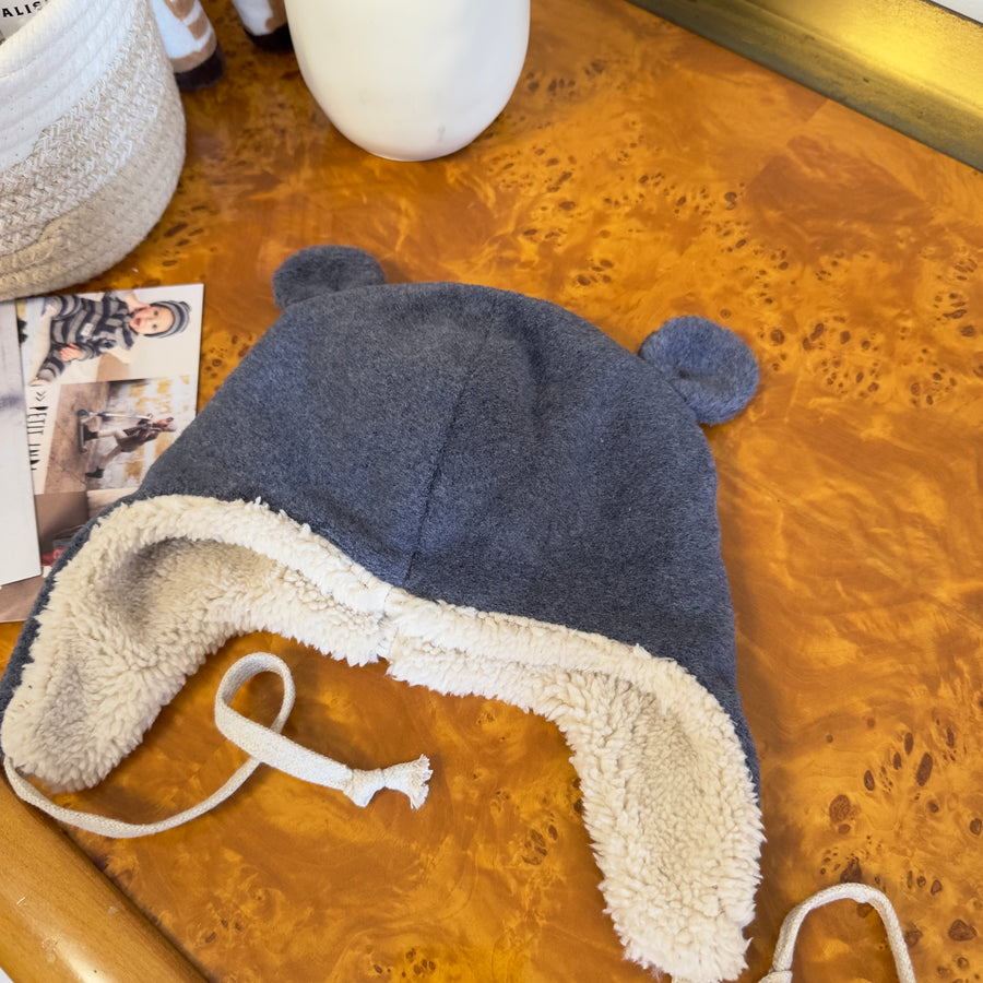 Cappello avio con orecchie in pelliccia morbida – Calore e coccola per l’inverno