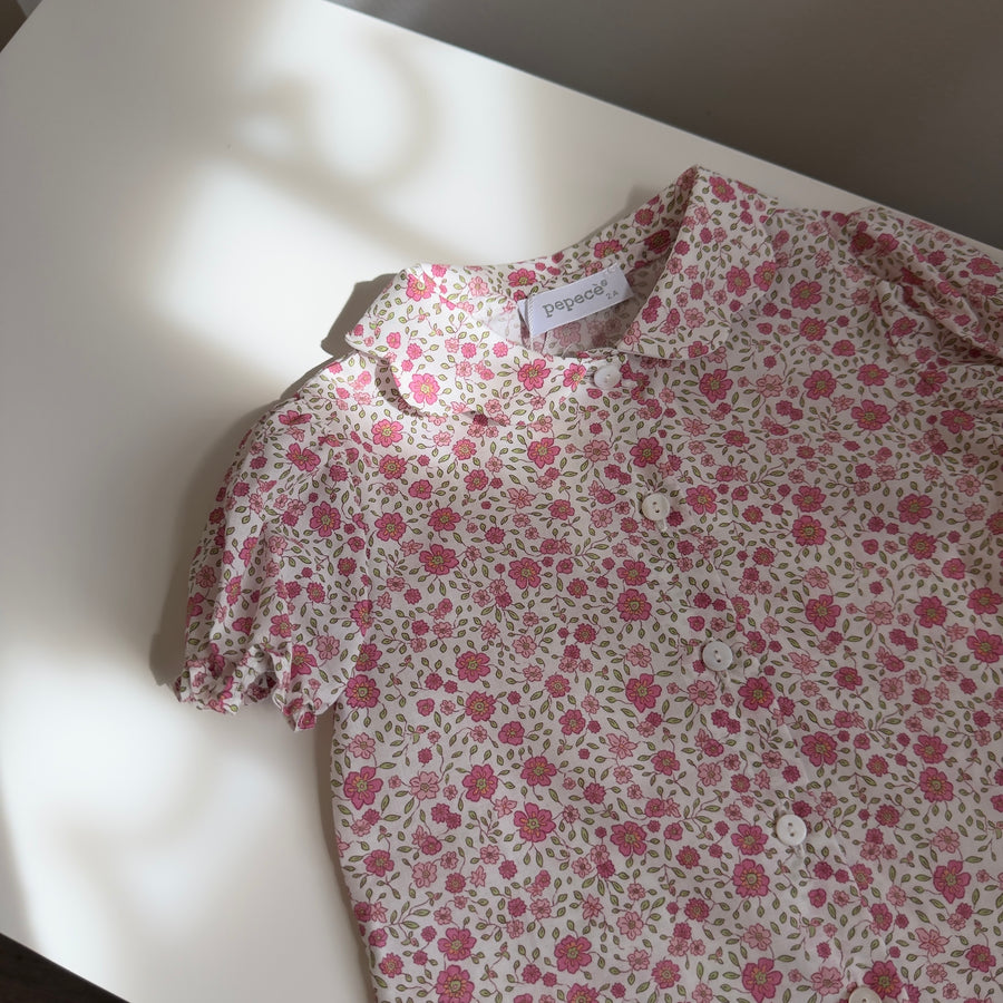 Blusa in cotone con stampa floreale e colletto a fiore – delicata e versatile