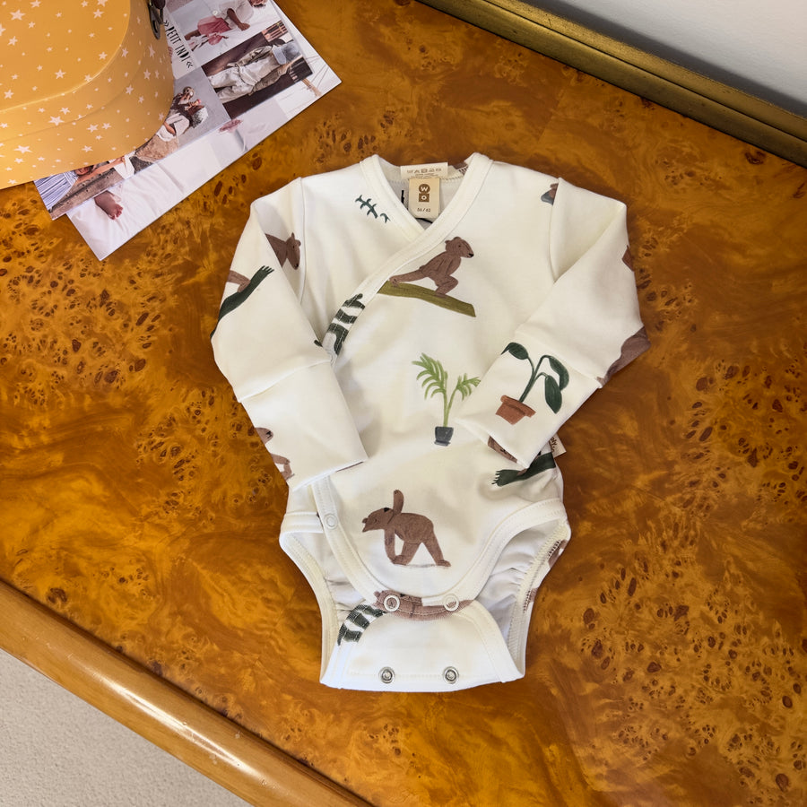 Body in cotone organico con orso yoga – Morbidissimo, chiusura antipanico