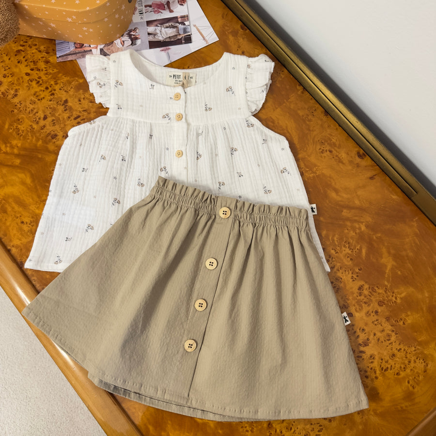 Blusa in mussolina di cotone con fiorellini – romantica, leggera e versatile