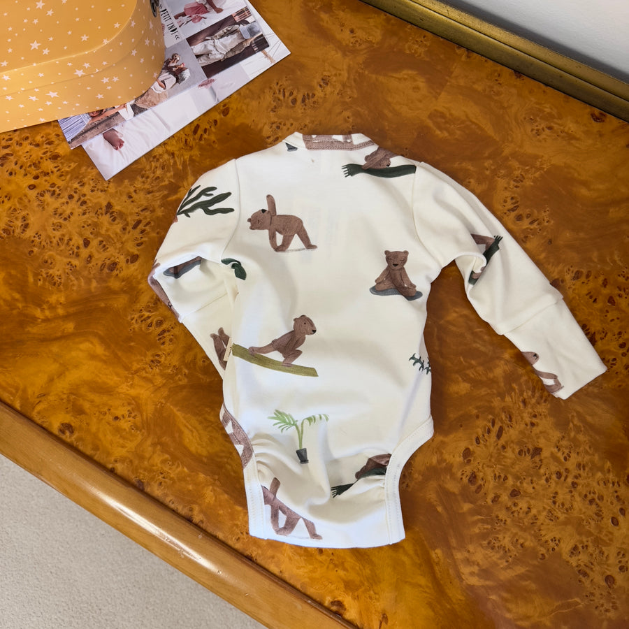 Body in cotone organico con orso yoga – Morbidissimo, chiusura antipanico