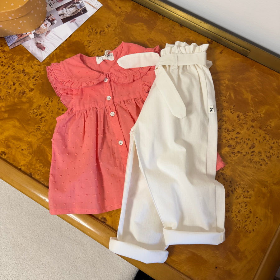 Blusa in cotone plumetis color fragola con maxi colletto