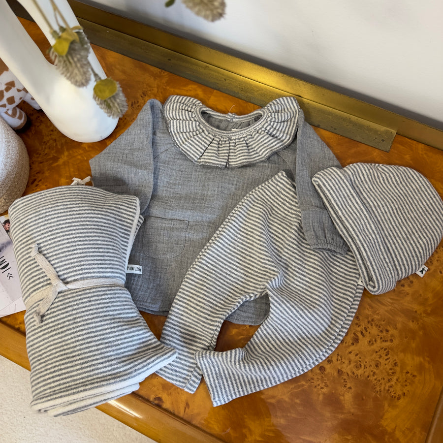 Set coordinato in caldo cotone – Blusa cenere con colletto a righe e leggings abbinati