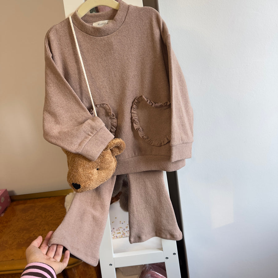 Maglia in caldo cotone cameo rose con  tasche frontali a cuore