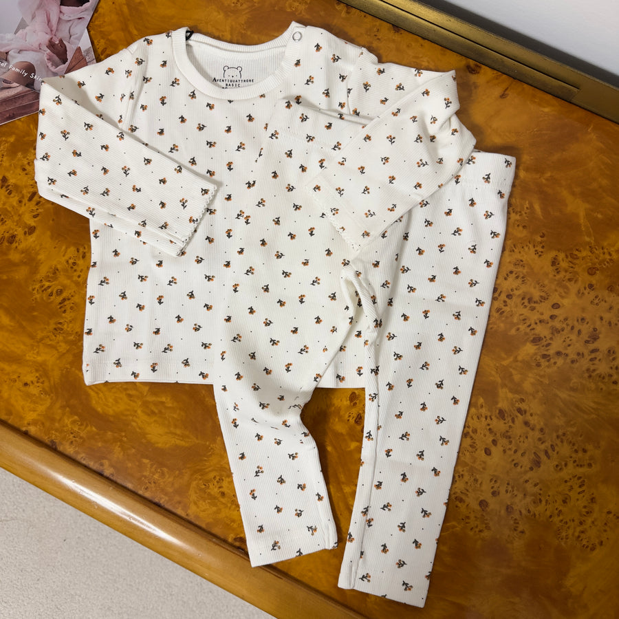 T-shirt ml a costina con fiorellini - dolcezza e comfort ogni giorno