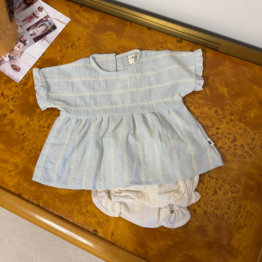 Set Completo con Blusa Color Cielo a Righe Avorio e Bloomer Avorio – Elegante e Comodo