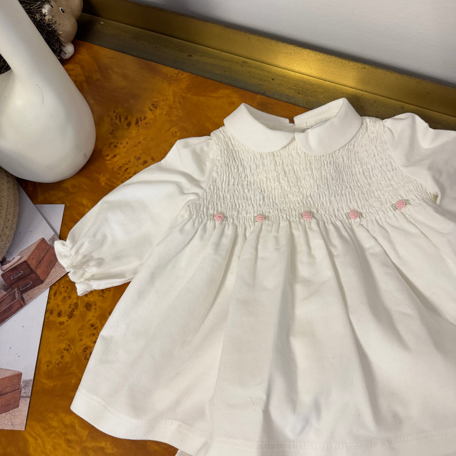 Set bloomer e abitino in micro velluto con punto smock e roseline – latte