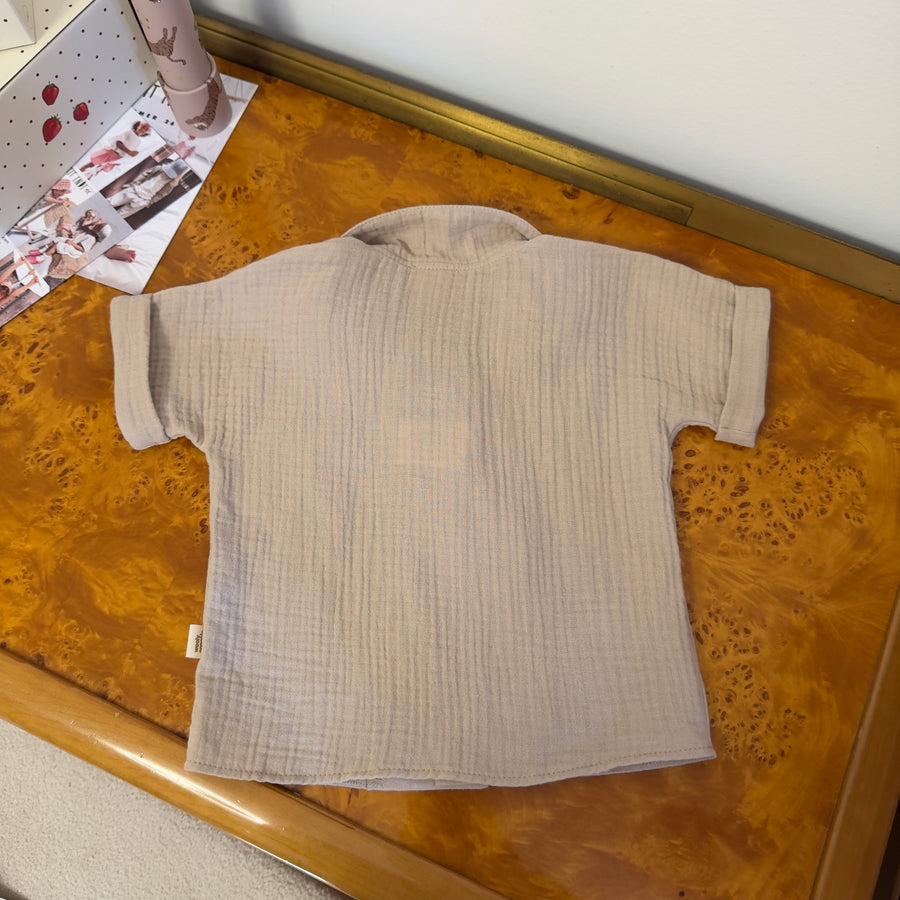 Camicia in Mussola di Cotone Organico Warm Sand – Versatile e Chic