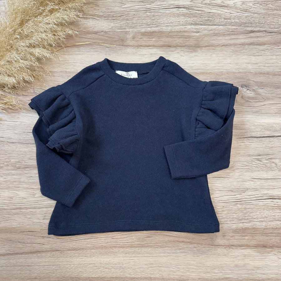 Maglia in caldo cotone blu notte con spalla scesa e volant