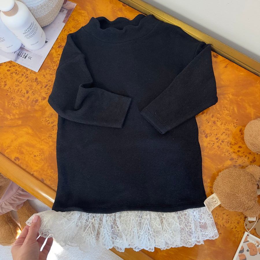 abito nero in cotone con pizzo latte – elegante, pratico e versatile