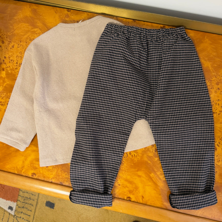 Completo maglia avena e pantalone check