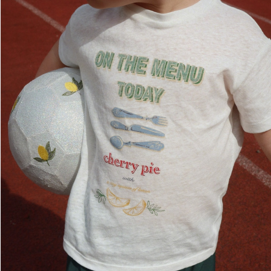 T-Shirt Fiammata in Cotone Organico e Lino con Stampa “On the Menu Today” – Maglia Traspirante e di Qualità