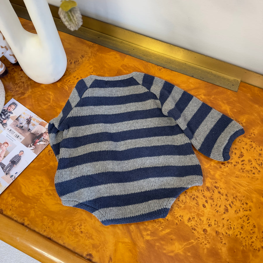 Pagliaccetto in maglia di cotone morbidissimo rigato blu e cenere – comfort assoluto