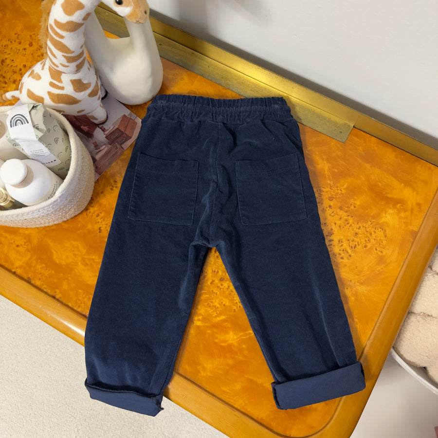 Pantalone in micro velluto blu notte – Versatile e raffinato