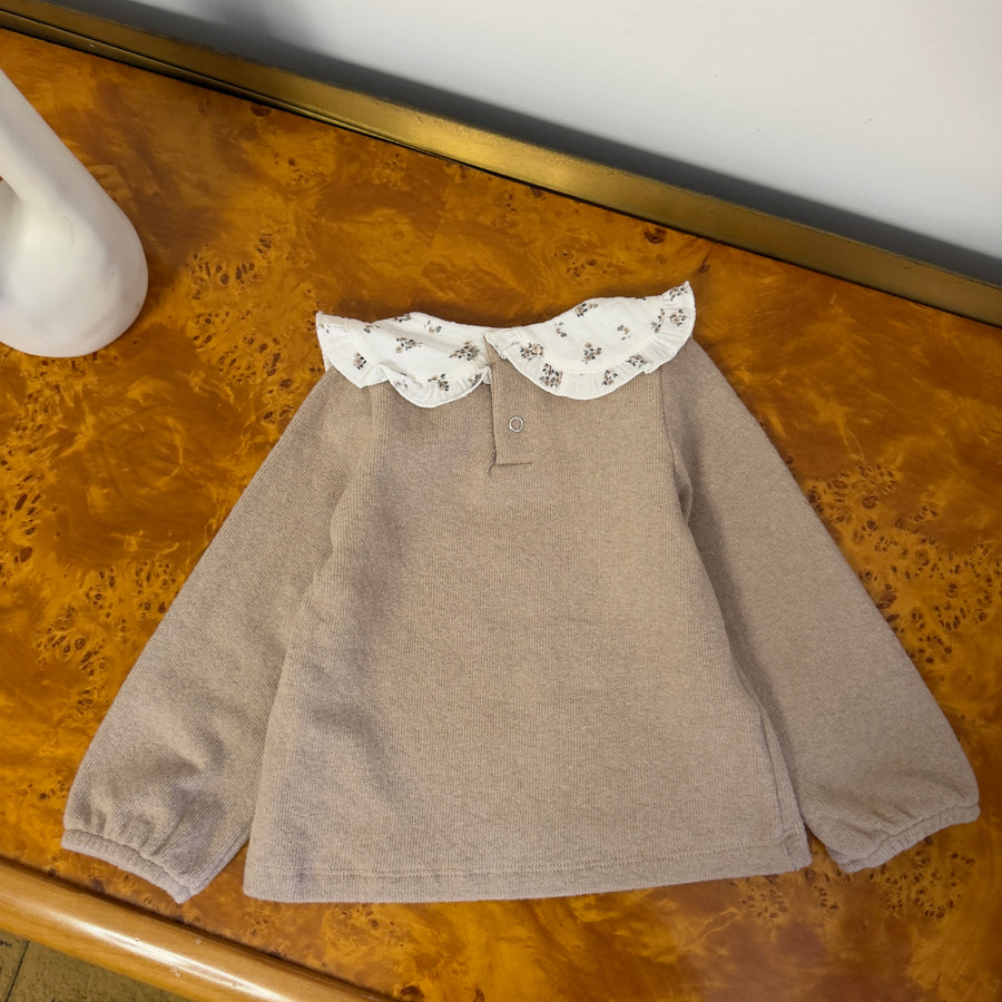 Maglia in caldo cotone avena con colletto fiori