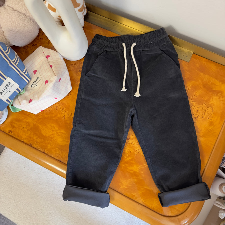 Pantalone in micro velluto lavagna  – Versatile e raffinato