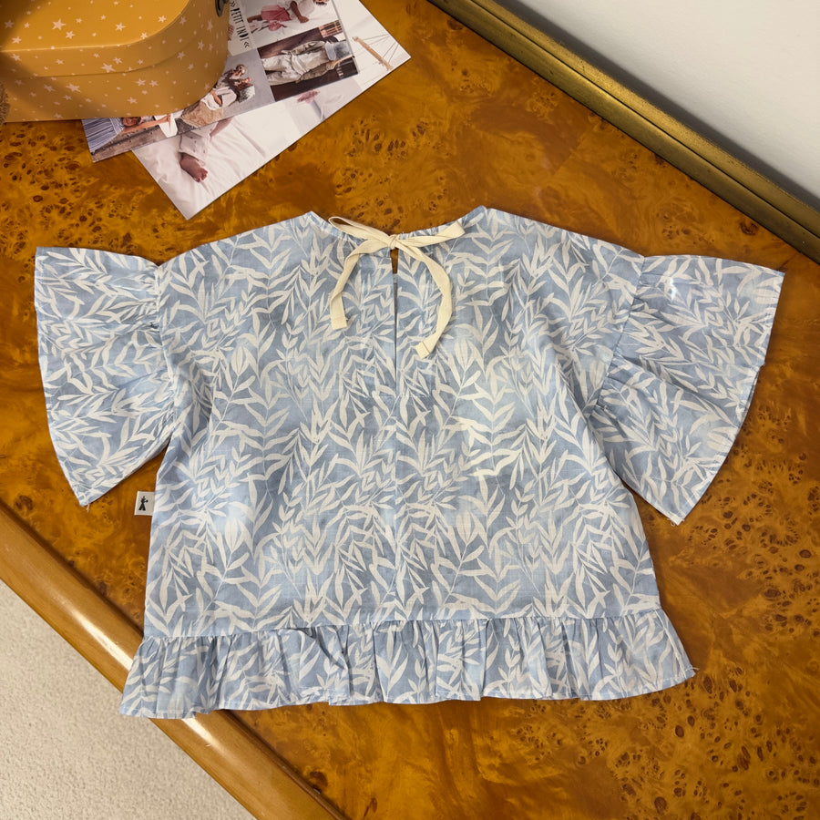 Blusa a scatoletta con ruches su maniche e fondo – design fluido e raffinato