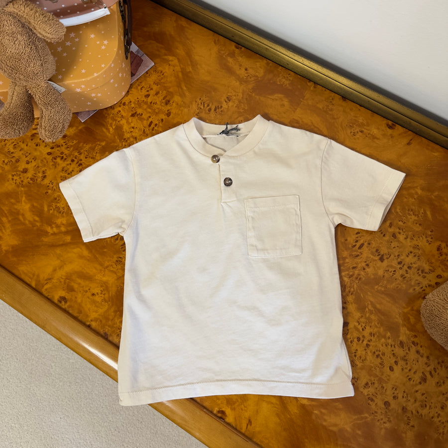 Serafino color avorio con bottoni a vista e taschino – Essenziale e versatile