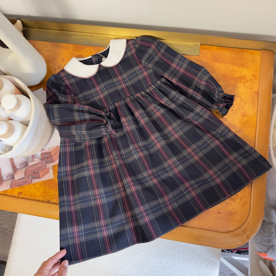 Abito in tartan con il colletto - eleganza e qualità inconfondibili