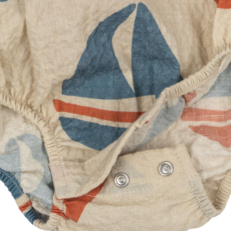 Elliot Romper – Pagliaccetto Fresco e Versatile con Bottoncini Frontali