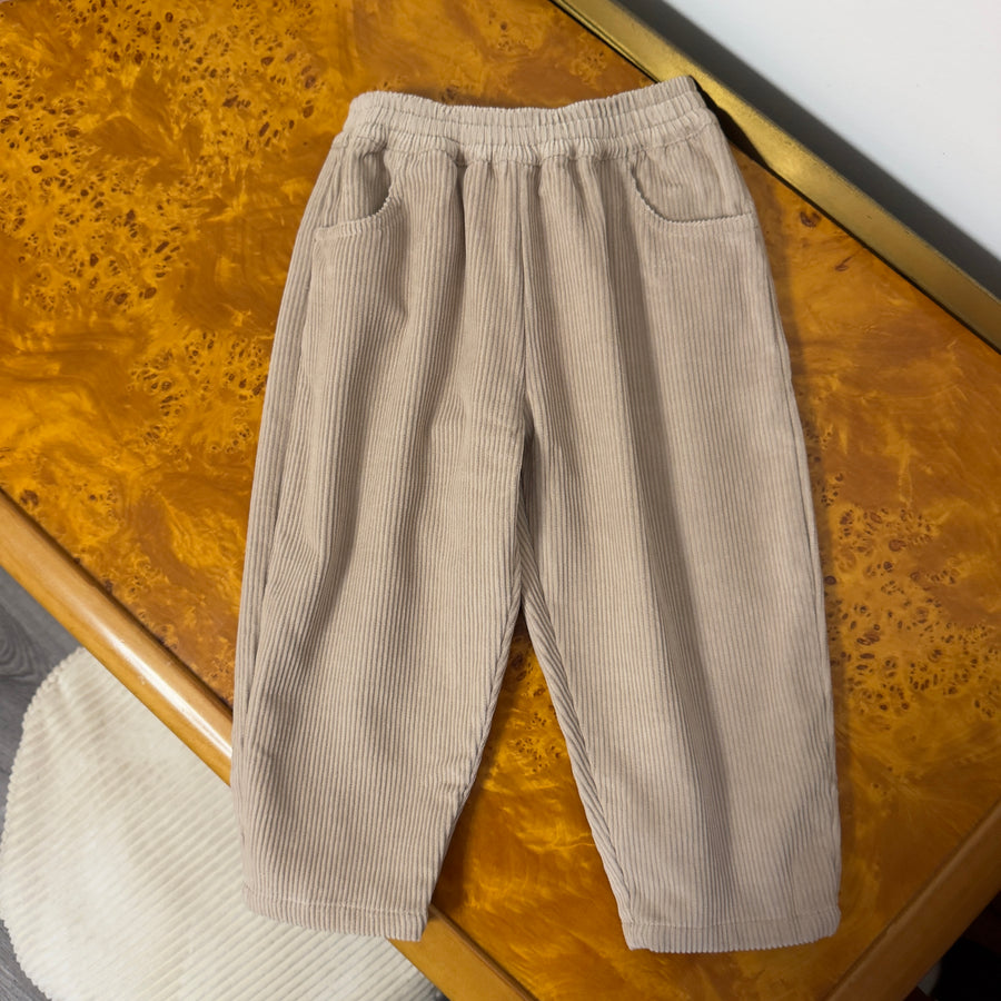 Pantaloni Carrot Taupe – Velluto a Coste in Cotone Bio