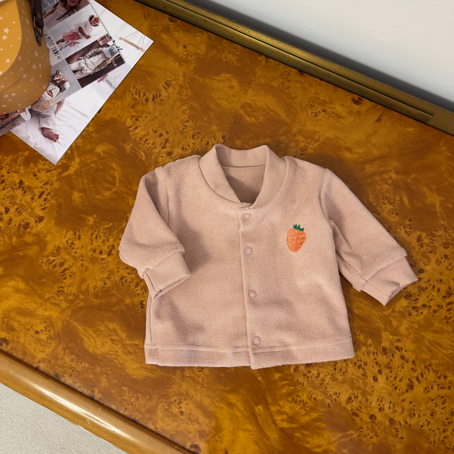 Cardigan rosa blush in spugna di cotone organico certificato con fragolina – Morbido, versatile e delicato sulla pelle