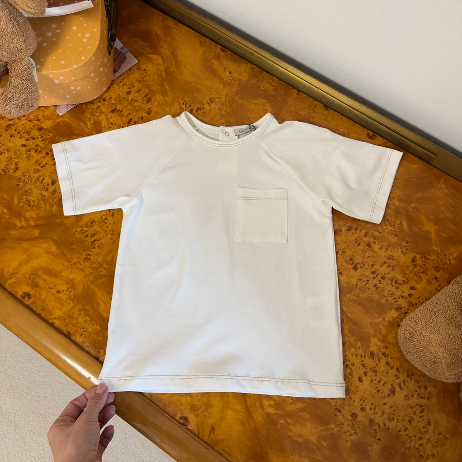 T-shirt in cotone latte con cuciture a vista nocciola – Jersey morbido, fit rilassato