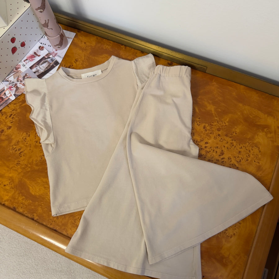T-shirt in Jersey di Cotone con Volant sulle Spalle – Versatile ed Elegante