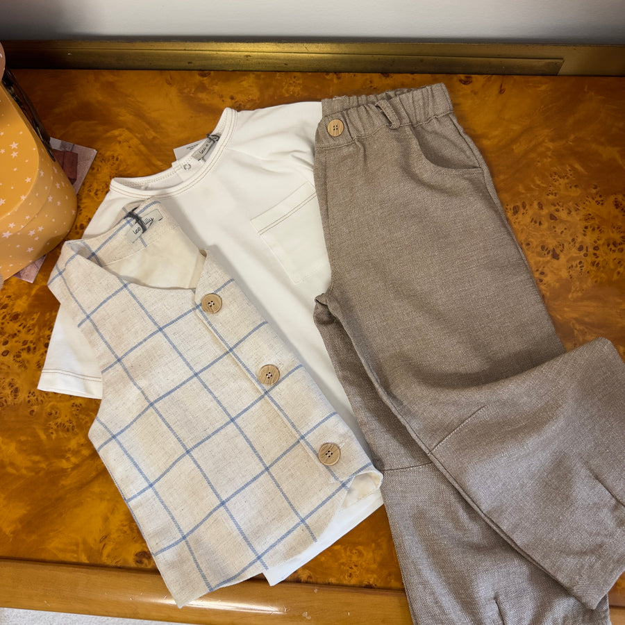 Gilet beige con quadri azzurri –elegante e versatile