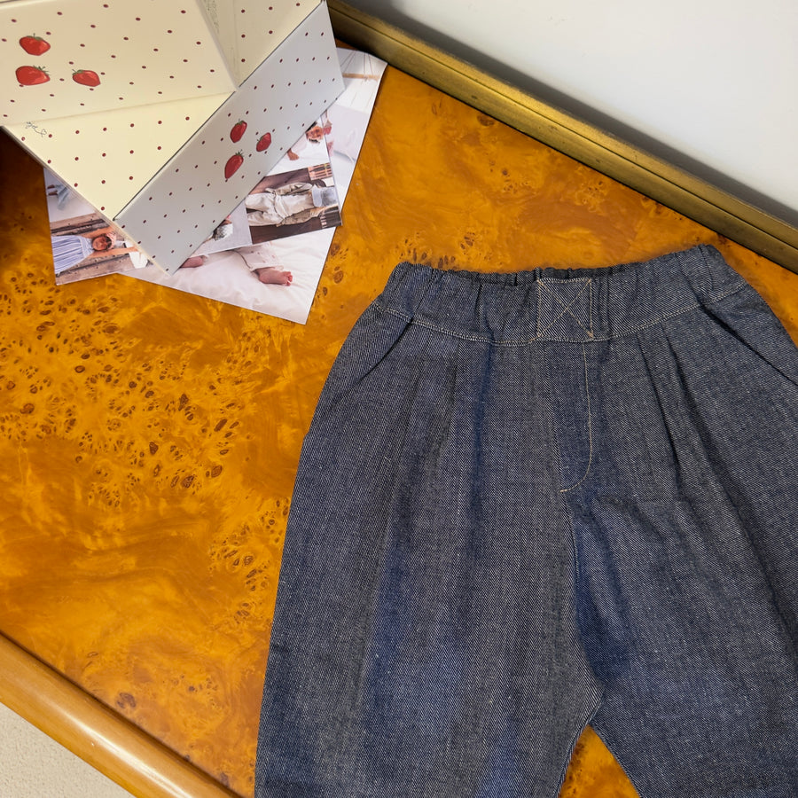 Pantalone in Denim Leggero – Pinces Frontali e Vita Elasticata