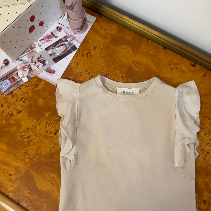T-shirt in Jersey di Cotone con Volant sulle Spalle – Versatile ed Elegante