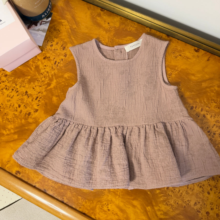 Top svasato in mussola di cotone con roselline tono su tono- cameo rose