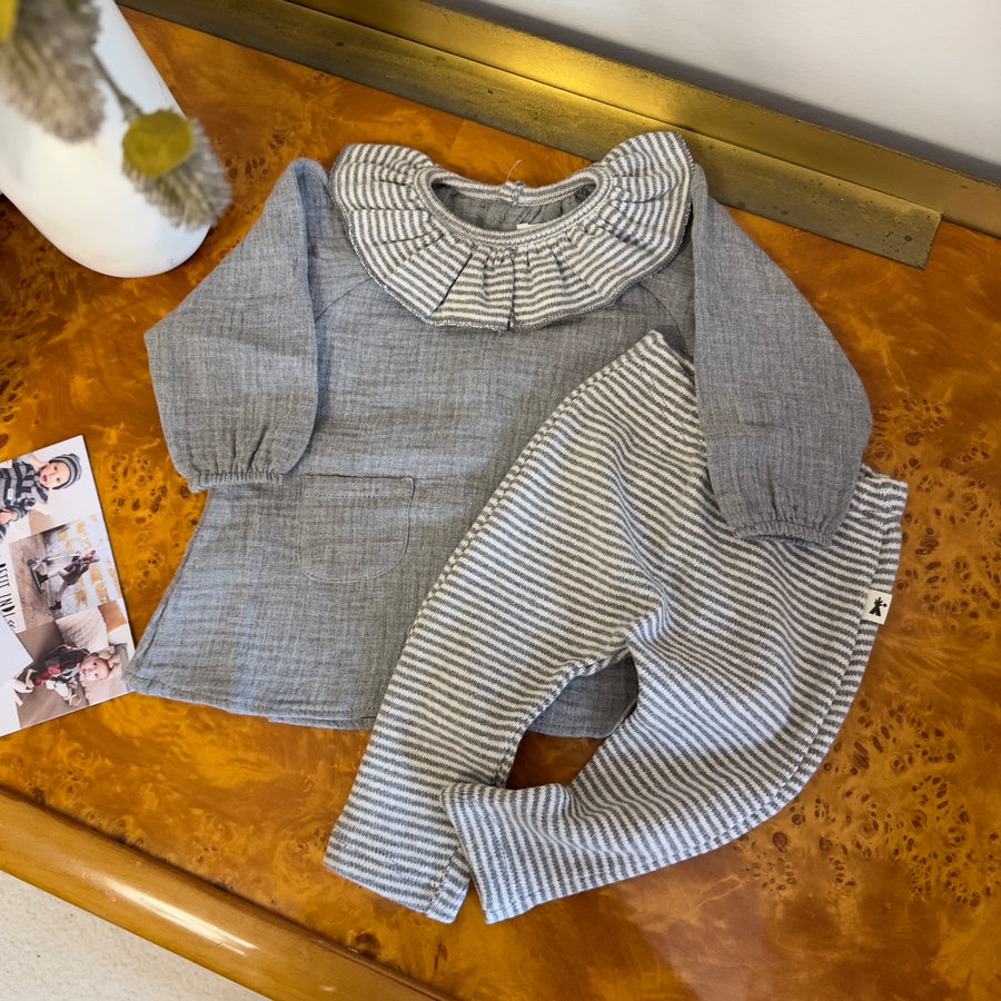 Set coordinato in caldo cotone – Blusa cenere con colletto a righe e leggings abbinati