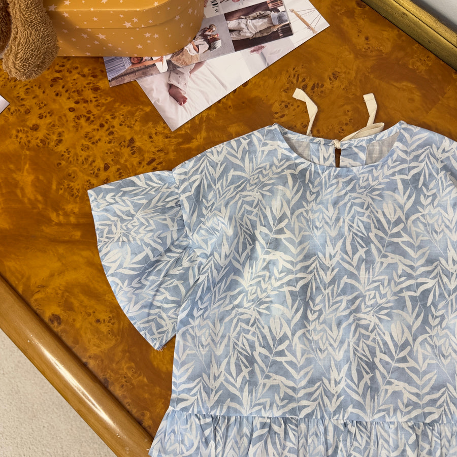 Blusa a scatoletta con ruches su maniche e fondo – design fluido e raffinato