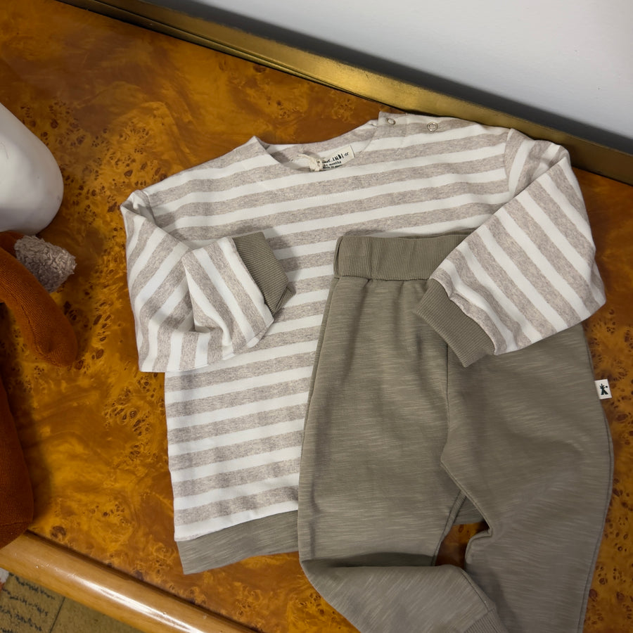 Completo felpa a righe e pantalone