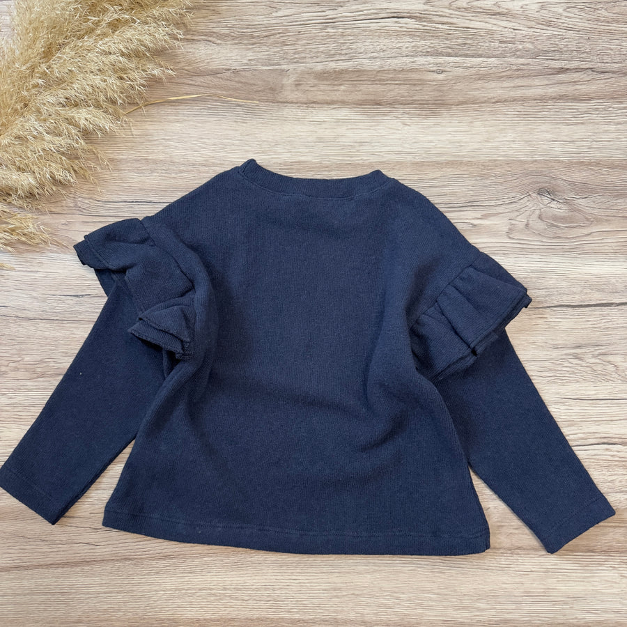 Maglia in caldo cotone blu notte con spalla scesa e volant