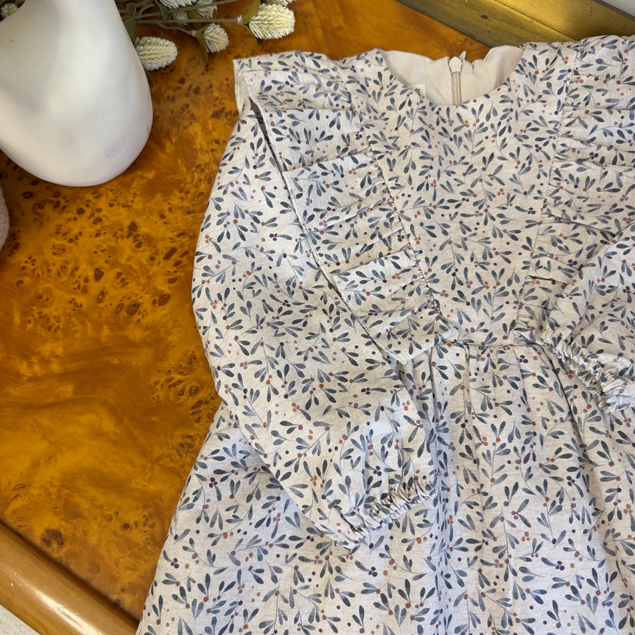 Abito con ruche e stampa floreale – Eleganza leggera per ogni occasione