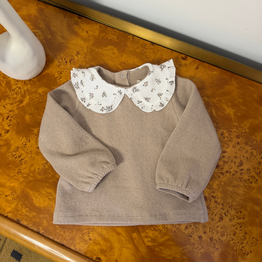 Maglia in caldo cotone avena con colletto fiori
