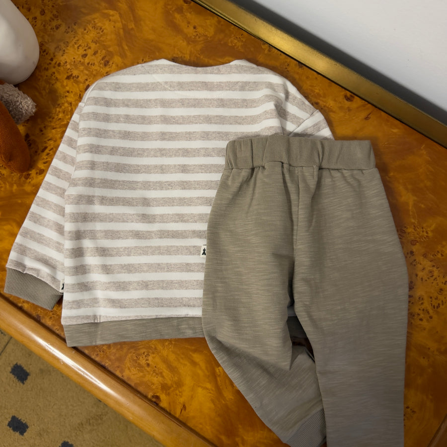 Completo felpa a righe e pantalone