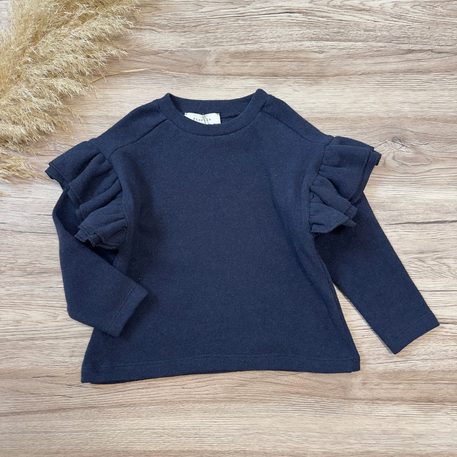 Maglia in caldo cotone blu notte con spalla scesa e volant