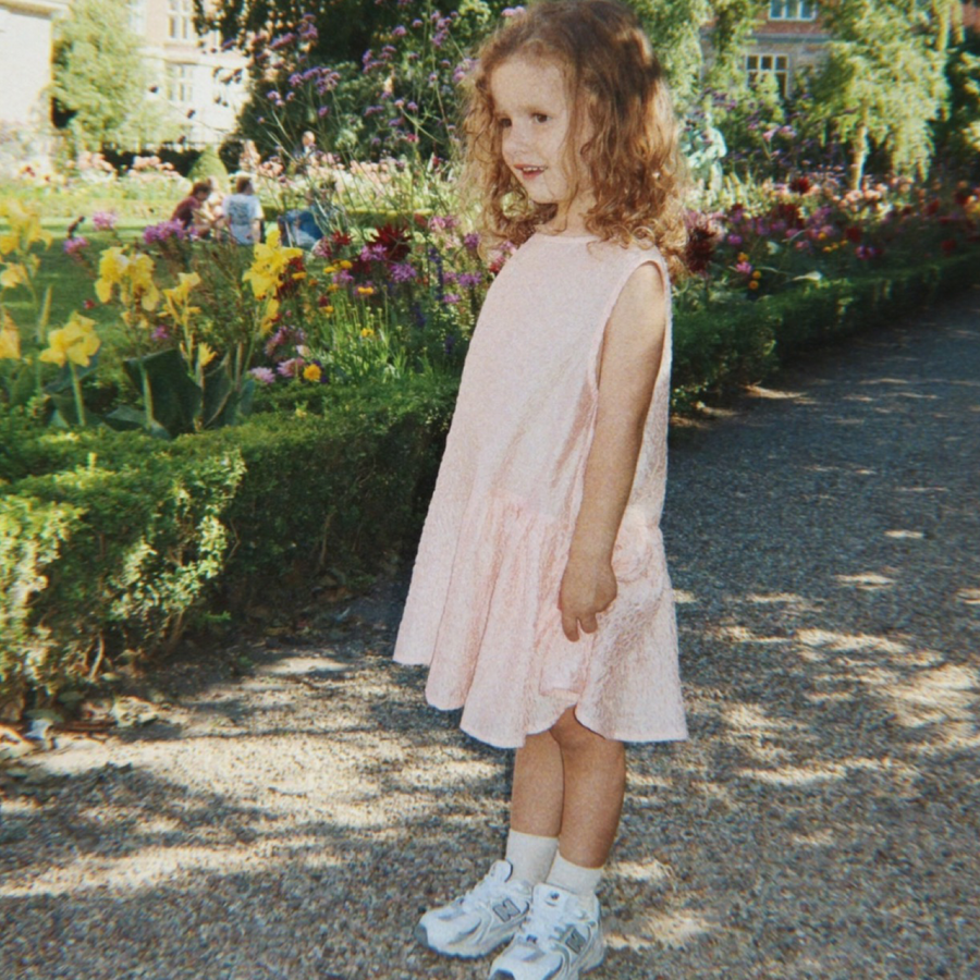 Vola Dress rosa con effetto stropicciato