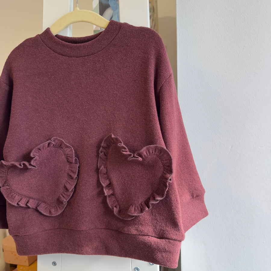 Maglia in caldo cotone borgogna con  tasche frontali a cuore
