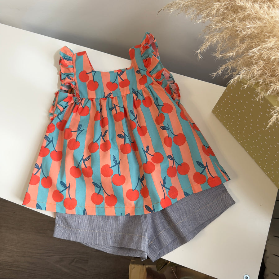 Blusa artigianale a righe con ciliegie – linea ampia e dettagli curati