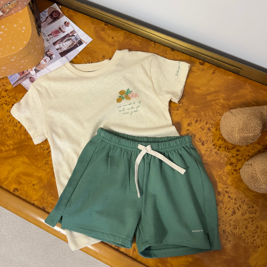 T‑Shirt Giallo Pastello in Cotone Organico e Lino con Stampa Frutta